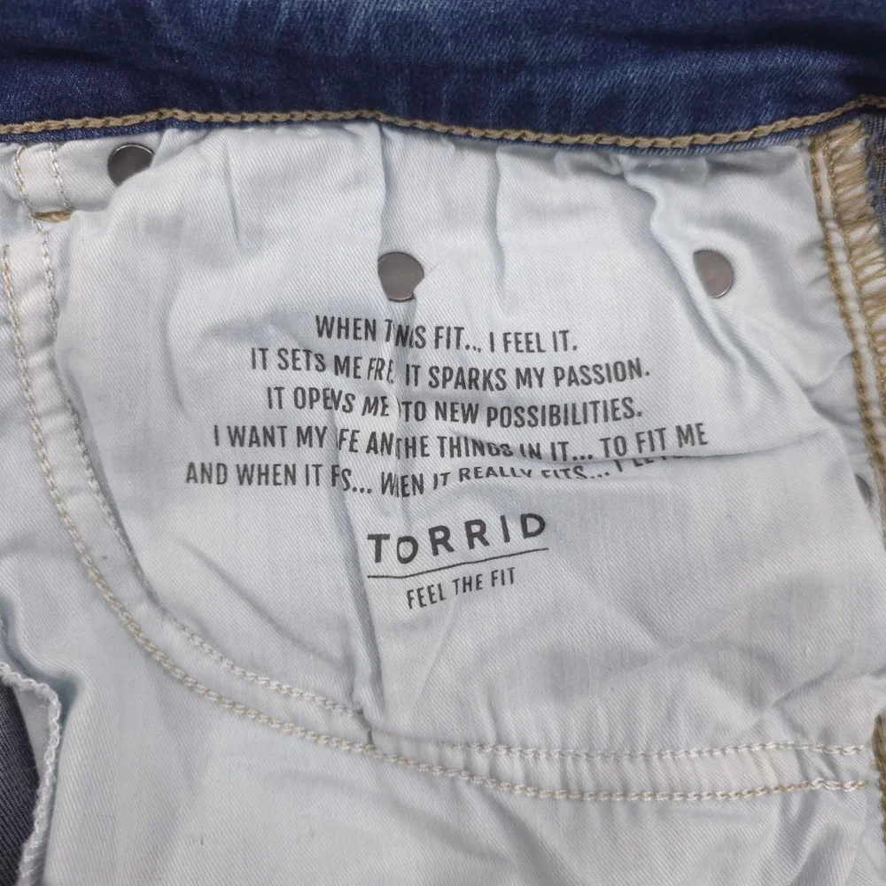 Torrid Women Jeans Midfit Super‎ Skinny 16T Blue Distressed Ripped Knee
